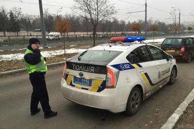 В Харькове женщина-водитель наехала на патрульного полицейского