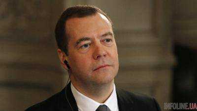 Д.Медведев заявил, что мир скатился в новую холодную войну