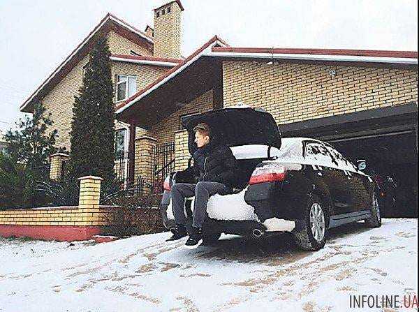 Сын народного депутата от Блока Петра Порошенко Cергея Хланя показал в соцсетях "скромную" жизнь своей семьи