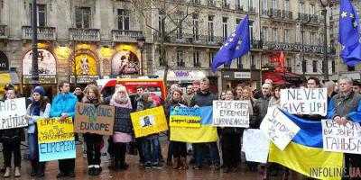 В Париже украинцы вышли на марш против российской агрессии