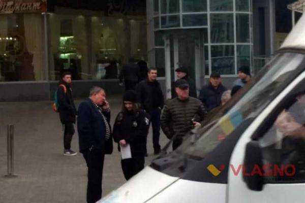 В Виннице полицейские составили протокол на отца спикера Верховной Рады Владимира Гройсмана