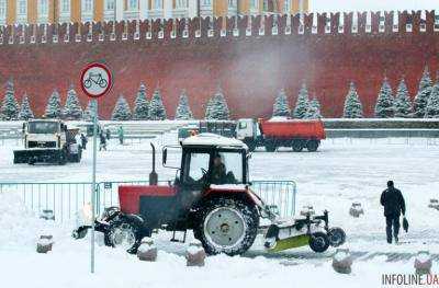 Снегопады в Москве вызвали "транспортный коллапс"