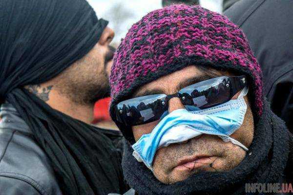 Во Франции мигранты зашили рты в знак протеста против сноса лагеря. Фото