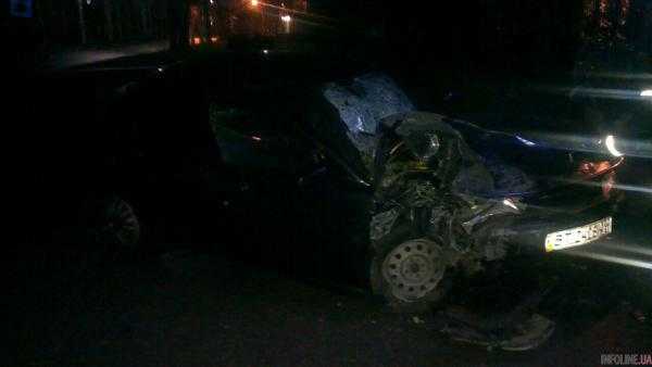 В Запорожской области автомобиль въехал в киоск: есть пострадавшие