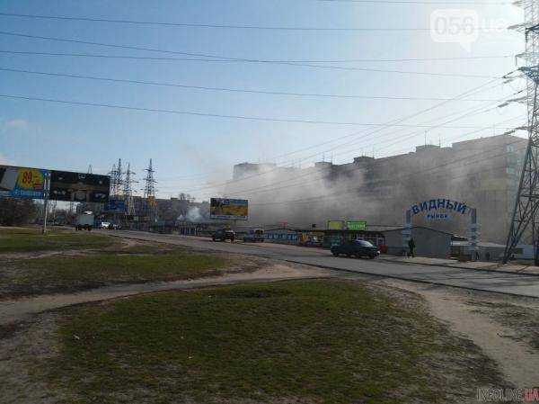 В Днепропетровске горит рынок "Видный". Фото с места происшествия