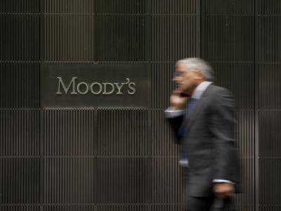 Международное рейтинговое агентство Moody's заявило о готовности понизить рейтинги "Газпрома" и "Роснефти"