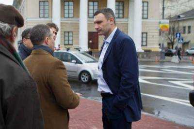 В.Кличко: Финансирование "Киевавтодора" увеличено на 30%, что позволит отремонтировать дороги на 44 улицах столицы