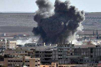 Сирия. Недалеко от военного аэродрома города Хама был сбит истребитель войск Башара Асада. Видео