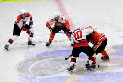 Хоккей: в первом матче плей-офф "Кременчуг" победил "Дженералз"