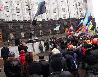 В Киеве полиция задержала организатора митинга против Яценюка, которая "кинула" на деньги малолетних "фермеров". Видео