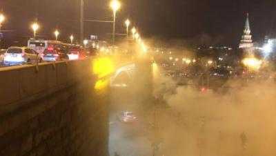 У здания Кремля поднялось густое облако пара из-за неисправности коммуникаций