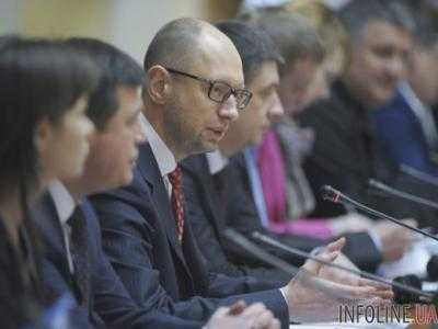 Яценюк требует решения политического кризиса