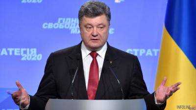 Президент Украины Петр Порошенко поручил ежеминутно усиливать границы в зоне АТО