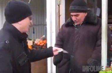 "Крым не наш": как в России отказываются принимать 100-рублевую купюру, где изображен оккупированный Крым. Видео