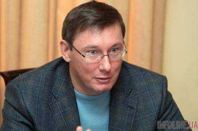Согласно декларации доход Ю.Луценко в 2015 году составил около 76,5 тысяч гривен