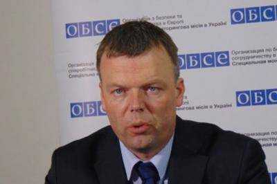 А.Хуг: на Донбассе боевики намеренно обстреливают наблюдателей ОБСЕ