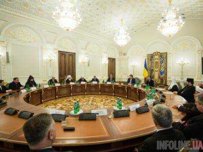 П.Порошенко поручил Минобороны ускорить разработку положения о капелланстве в армии