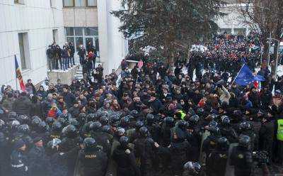 В Кишиневе протесты перешли в столкновение с полицией