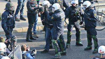 В Штутгарте во время протестов задержали около 400 человек