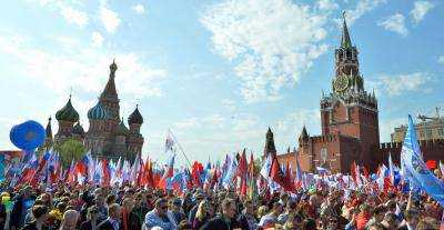 В Москве на первомайскую демонстрацию вышли почти 100 тыс. человек