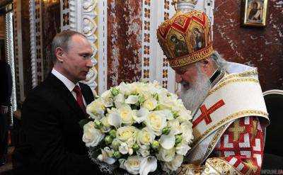«Цветы подружке»: в Сети высмеяли подарок Путина главе РПЦ