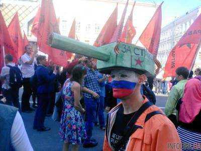 "Башню заклинило": нелепый наряд россиянина взорвал Сеть. Фото