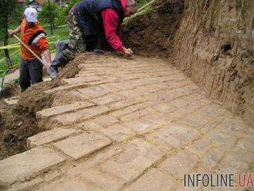 В Ровно начались раскопки древнего дворца