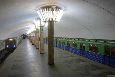 В Харькове мать бросилась под поезд метро с детьми