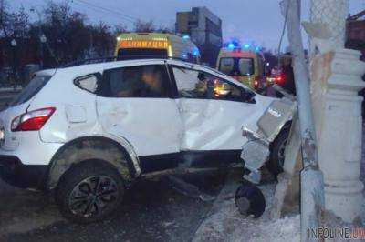 В Ровенской области легковушка врезалась в забор, есть пострадавшие