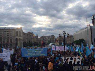 На Майдане Незалежности начался митинг солидарности с крымскими татарами