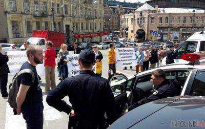 В центре Киева активисты перекрыли Бессарабскую площадь. Видео