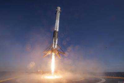 Опубликовано видео успешной посадки первой ступени ракеты Falcon 9