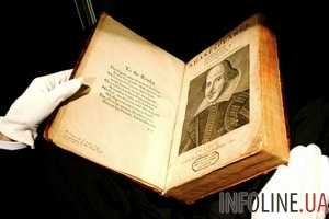 Четыре тома старейших собраний сочинений Уильяма Шекспира из 17 века выставил на торги аукционный дом "Christie's"