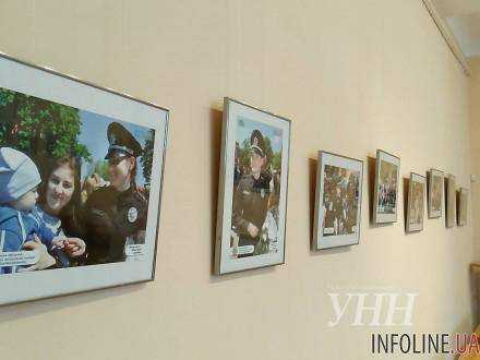 В Кировограде начала работать выставка "Женское лицо новой патрульной полиции"