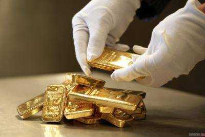 На мировых биржах цена на золото выроста