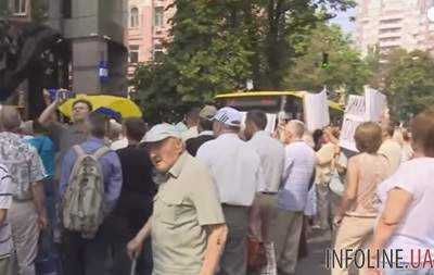 Протест в Киеве: вкладчики банков перекрыли улицу. Видео
