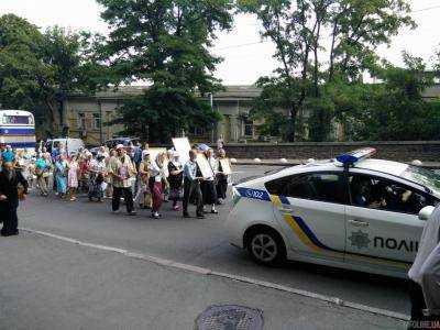 На Майдан Незалежности в Киеве прибыло еще несколько автобусов с участниками Крестного хода