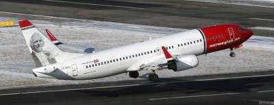 В РФ при взлете у Boeing-737 отказал двигатель, самолет идет на экстренную посадку