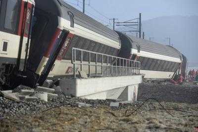 В аварии на железной дороге во Франции пострадали около 60 человек