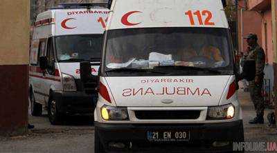 В Турции взорвался автомобиль, в результате взрыва ранены трое военных