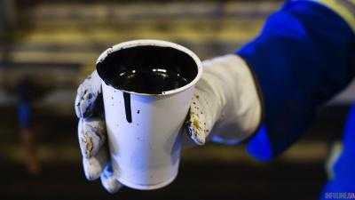 Фьючерсы на нефть торгуются меньше 50 долл. за баррель