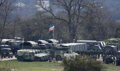 Вдоль границы с Украиной в повышенной боевой готовности находятся более 40 тыс. военных РФ