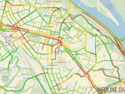 В Киеве образовалась масштабная автомобильная пробка площади Победы