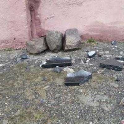 В Полтаве ночью вандалы разбили мемориальные доски бойцам АТО