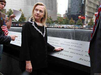 На церемонии памяти жертв терактов 9/11 Х.Клинтон стало плохо