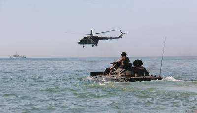 Во время учений боевики утопили три БМП