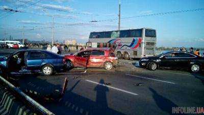 Полиция сообщили подробности столкновения 9 автомобилей на мосту в Днепре