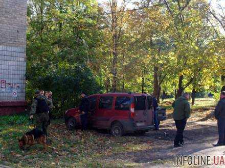 В Донецкой области обнаружили гранату без чеки в колесе машины