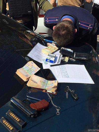 В Киеве экс-правоохранители, требовавшие 200 тыс. долл. были задержаны сотрудниками СБУ