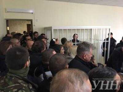 В Киеве активисты блокировали прокурора в зале Печерского райсуда